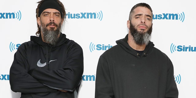 Les lutteurs Jay Briscoe et Mark Briscoe des Briscoe Brothers visitent SiriusXM Studios le 4 avril 2019 à New York. 